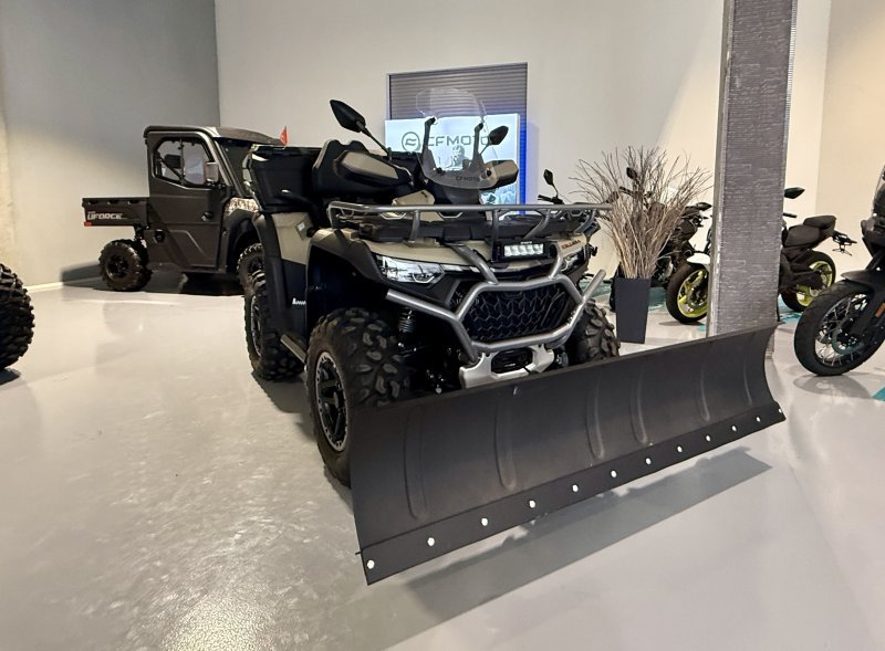 CFMOTO CFMOTO ATV mit Schneeschild